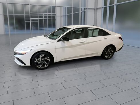 Certified 2025 Hyundai Elantra Sport image 5