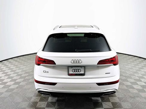 Used 2024 Audi Q5 e Premium w/ Convenience Package image 6