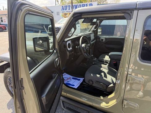 Used 2025 Jeep Wrangler Unlimited Sport image 10