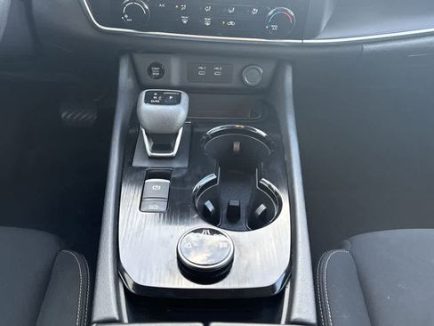 Used 2024 Nissan Rogue S image 15