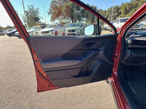 Used 2025 Subaru Crosstrek 2.0i Premium image 23