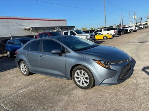 Used 2020 Toyota Corolla LE FWD image 4