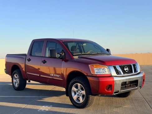 Used 2008 Nissan Titan SE AWD/4WD image 3