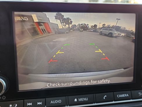 Used 2023 Nissan Rogue SV w/ SV Premium Package image 9