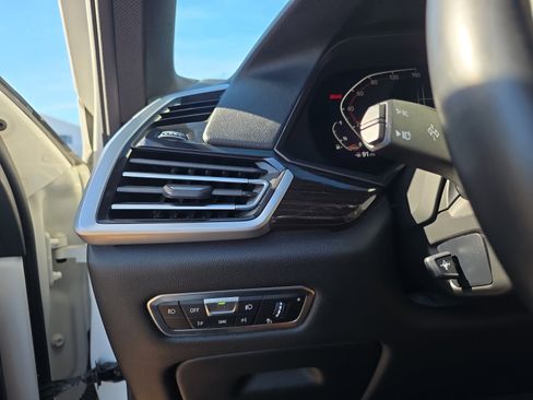 Used 2019 BMW X5 xDrive40i w/ M Sport Package image 24