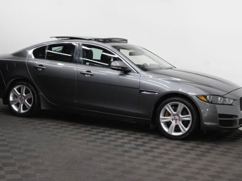 Used 2017 Jaguar XE Premium image 1