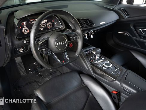 Used 2020 Audi R8 V10 w/ Carbon Exterior Package image 26