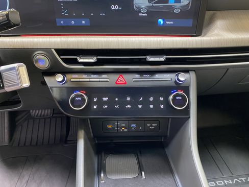 Used 2025 Hyundai Sonata Limited image 49