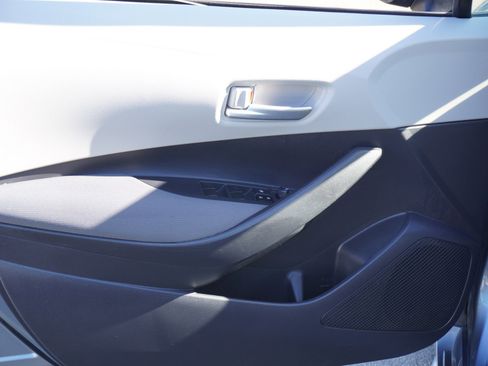 Used 2020 Toyota Corolla LE image 16