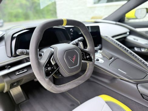 Used 2021 Chevrolet Corvette Stingray Premium Cpe w/ Z51 Performance Package RWD image 19