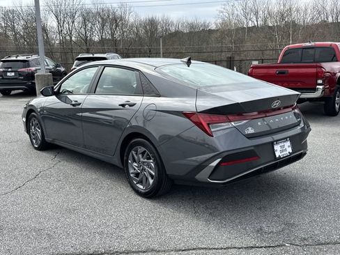Certified 2025 Hyundai Elantra Hybrid FWD image 5