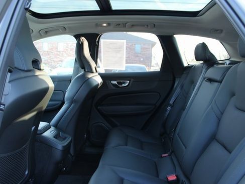 Used 2025 Volvo XC60 B5 Plus image 33