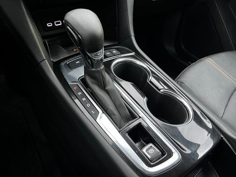 Used 2023 Chevrolet Equinox Premier image 33