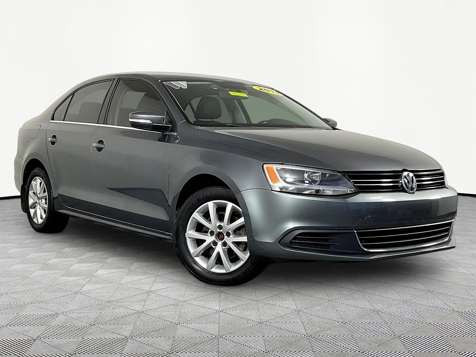 Used 2013 Volkswagen Jetta SE FWD image 3