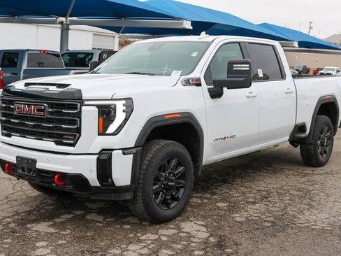 Used 2025 GMC Sierra 2500 AT4 image 3