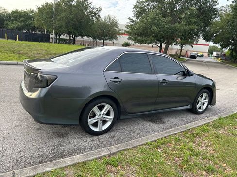 Used 2014 Toyota Camry SE FWD image 6