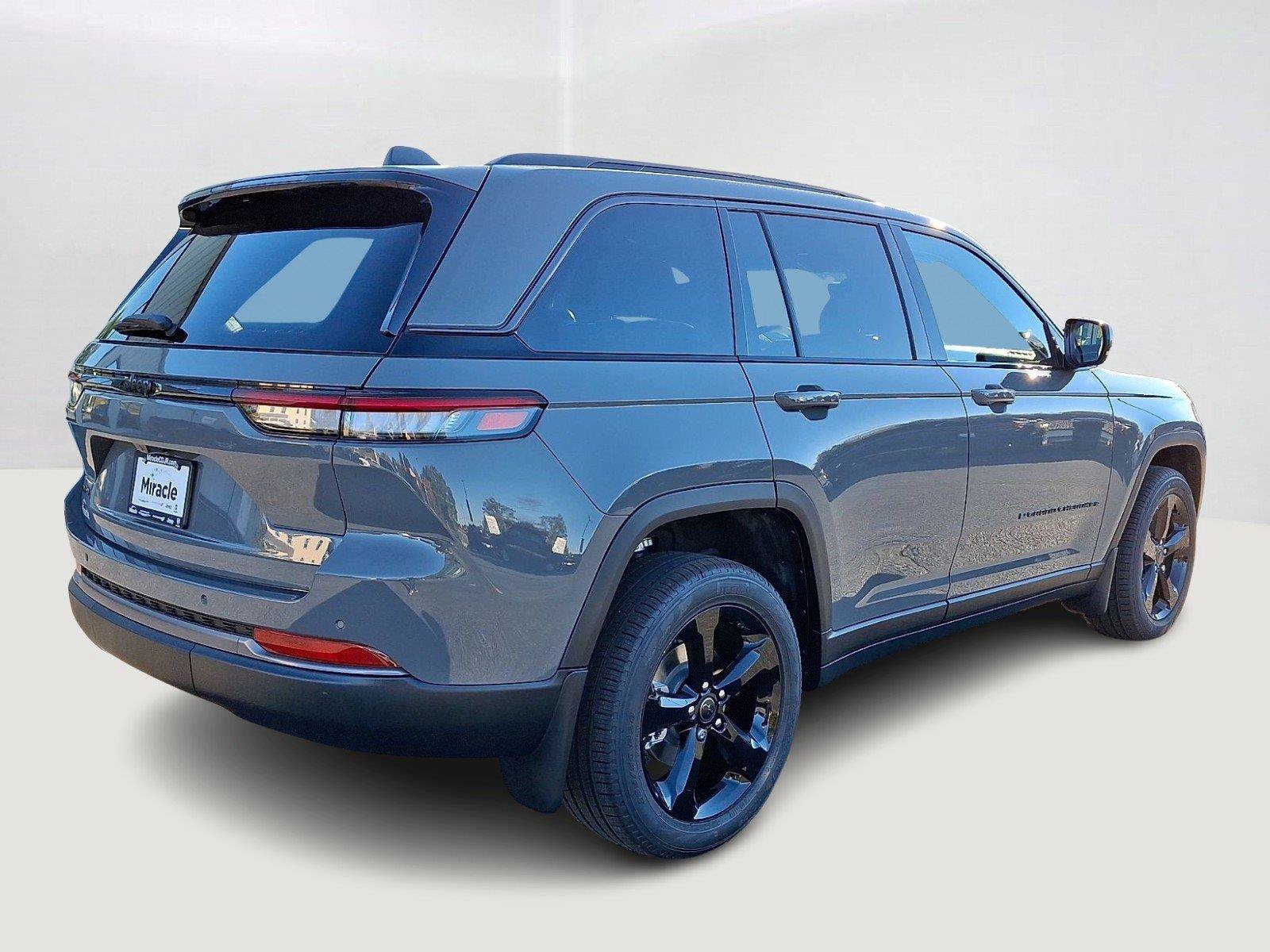 New 2027 Jeep Grand Cherokee Limited AWD/4WD image 3