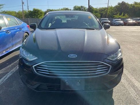 Used 2020 Ford Fusion SE image 2