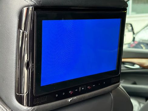 Used 2017 Cadillac Escalade Luxury image 17