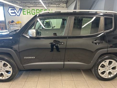Used 2016 Jeep Renegade Limited image 4