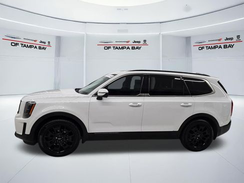 Used 2022 Kia Telluride EX w/ EX Premium Package AWD/4WD image 3