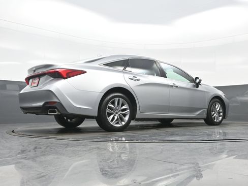 Used 2019 Toyota Avalon XLE image 32