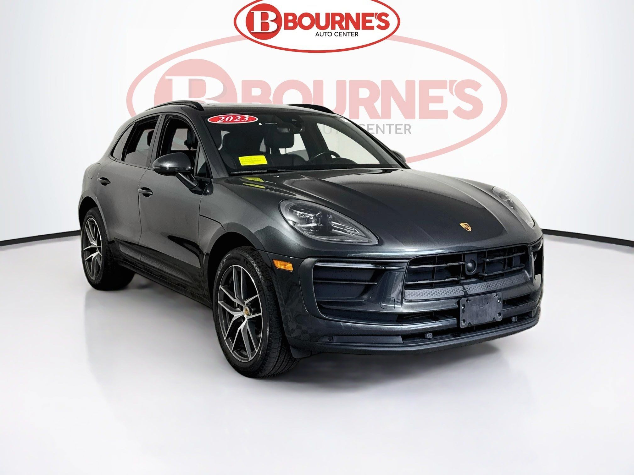Used 2023 Porsche Macan AWD/4WD image 1