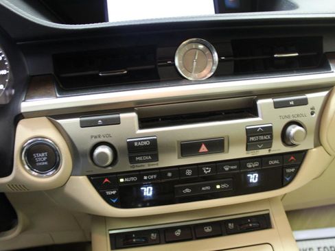 Used 2013 Lexus ES 350 w/ Luxury Pkg image 18