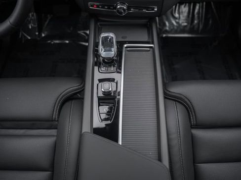 New 2026 Volvo XC60 B5 Ultra w/ Protection Package Premier image 28