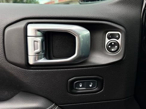 Used 2023 Jeep Wrangler Unlimited Sahara AWD/4WD image 13