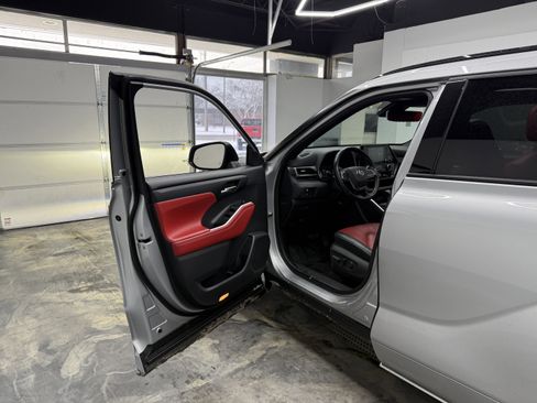 Used 2021 Toyota Highlander XSE image 10