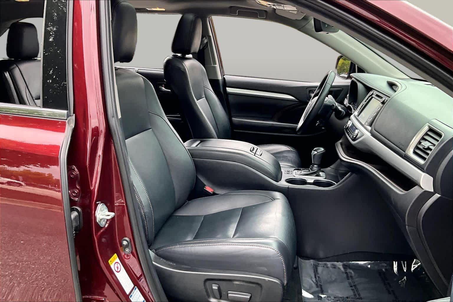 Used 2019 Toyota Highlander XLE AWD/4WD image 9