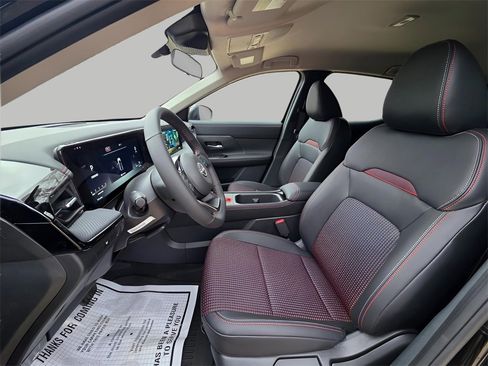 New 2026 Nissan Kicks SR w/ Cold Weather Package image 17