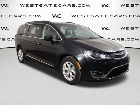 Used 2017 Chrysler Pacifica Touring-L w/ Tire & Wheel Group image 46