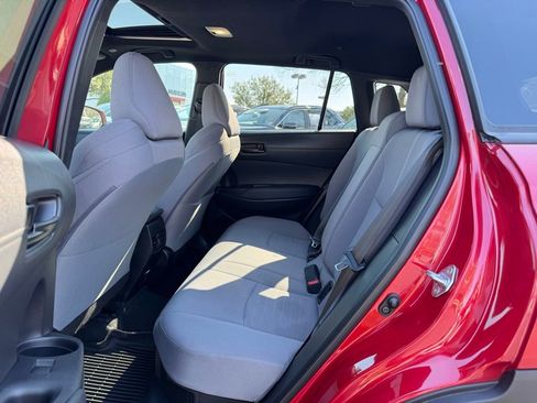 Used 2023 Toyota Corolla Cross SE image 13