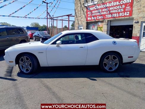Used 2010 Dodge Challenger SE image 2