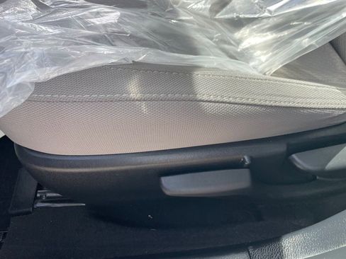 Used 2015 Toyota Corolla LE image 5