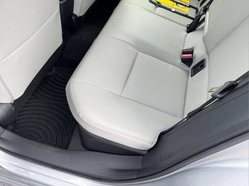 Used 2024 Toyota Prius XLE FWD image 12