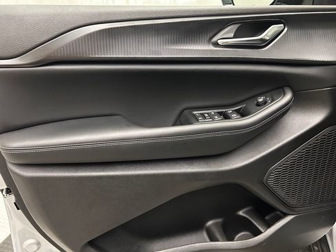 New 2025 Jeep Grand Cherokee Altitude AWD/4WD image 10
