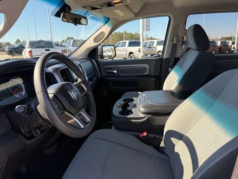 Used 2021 RAM 1500 Classic SLT image 9