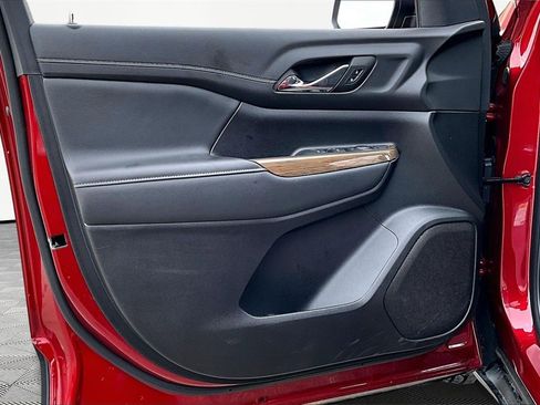 Used 2023 GMC Acadia SLE image 23