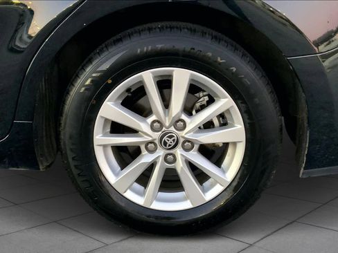 Used 2025 Toyota Camry LE image 11