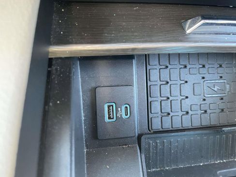 Used 2023 Ford Expedition Limited image 30