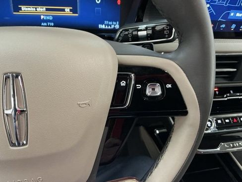 Used 2023 Lincoln Corsair Standard image 27