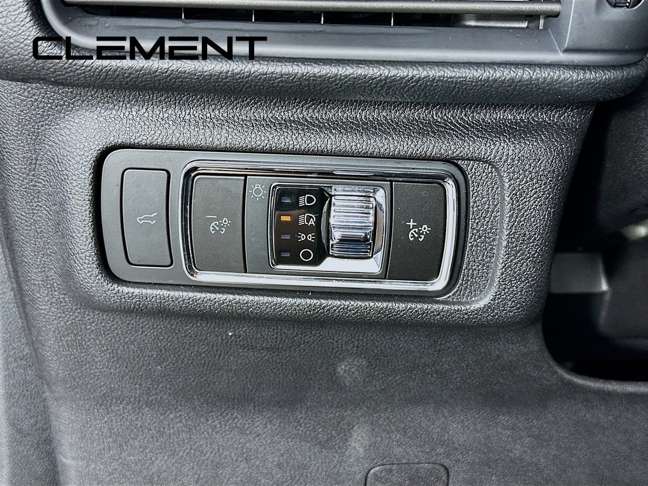 Used 2025 Lincoln Corsair AWD image 14