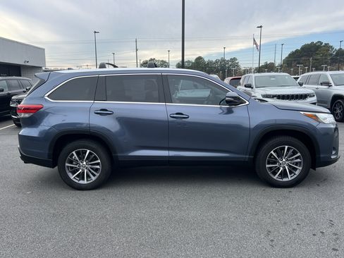 Used 2019 Toyota Highlander XLE image 2