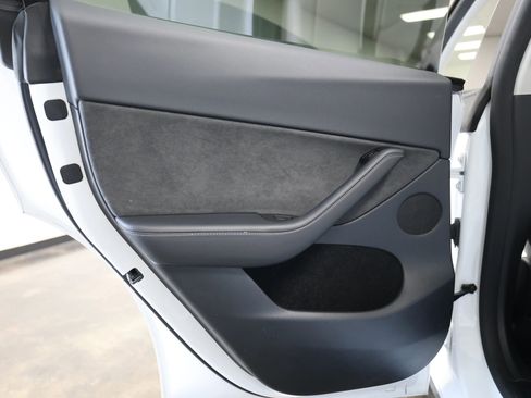 Used 2024 Tesla Model Y Long Range AWD/4WD image 41