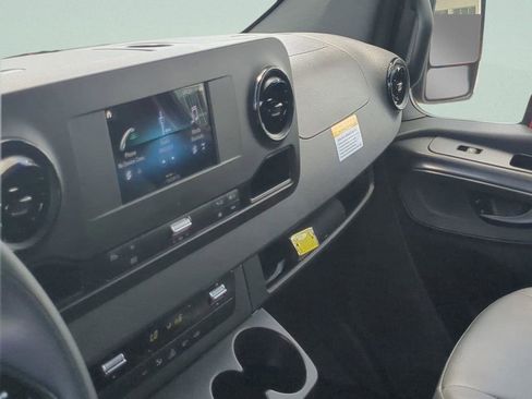 Used 2024 Mercedes-Benz Sprinter 2500 image 14
