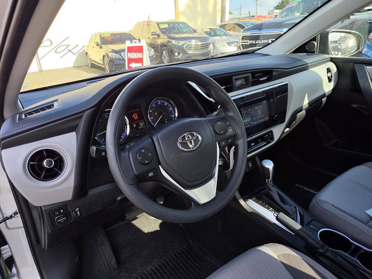 Used 2018 Toyota Corolla LE FWD image 3