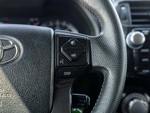 Used 2018 Toyota 4Runner TRD Off-Road Premium AWD/4WD image 27